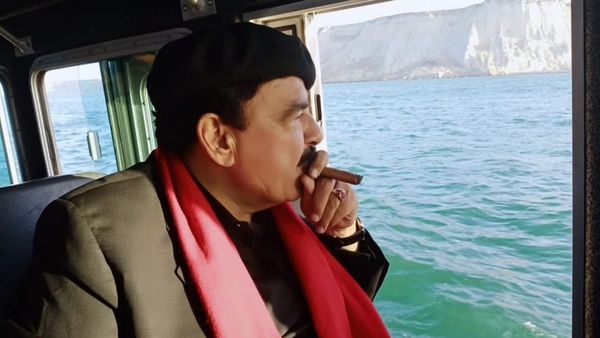 शेख रशीद की जमकर लग रही क्लास