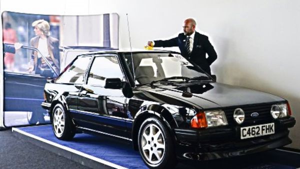 बेहद ऊंची बोली पर बिकी डायना की कार