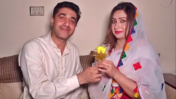 पंखे ठीक करने घर पहुंचे थे मंसूर