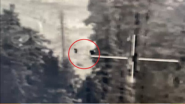 भारतीय सेना के जवानों ने आतंकवादियों को मार गिराया