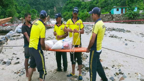 एसडीआरएफ की टीम का आपदाग्रस्त मालदेवता क्षेत्र में रेस्क्यू ऑपरेशन