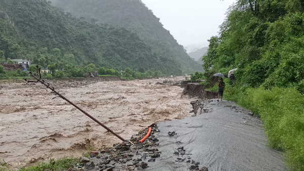 दून के मालदेवता, सौंग और बांदल घाटी में बारिश ने भारी तबाही मचाई