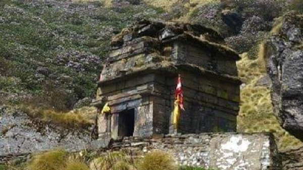 चमोली जिले की उर्गम घाटी में बंशीनारायण मंदिर चमोली जिले की उर्गम घाटी में बंशीनारायण मंदिर