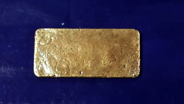 एयर इंडिया एक्सप्रेस की विमान से आया था वाराणसी एयर इंडिया एक्सप्रेस की विमान से आया था वाराणसी