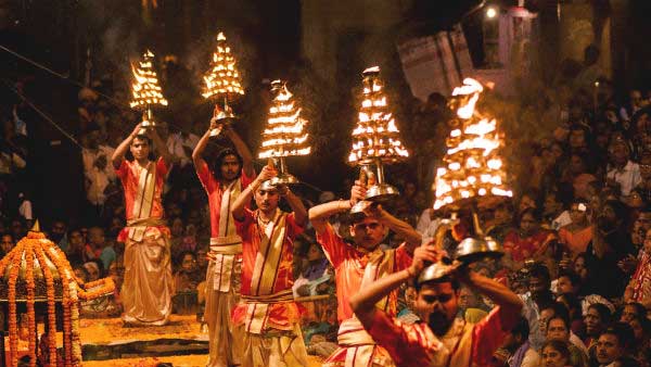 गंगा आरती देखने गए थे पर्यटक