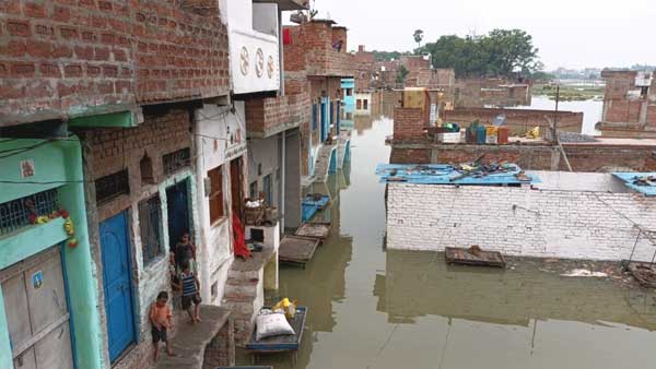 एनडीआरएफ और जल पुलिस कर रही पेट्रोलिंग