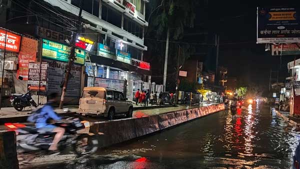 2 मीटर बढ़ने पर विश्वनाथ धाम में प्रवेश कर जाएगा बाढ़ का पानी