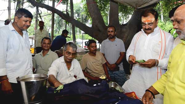 चाय की अड़ियों पर होते हैं बड़े विमर्श