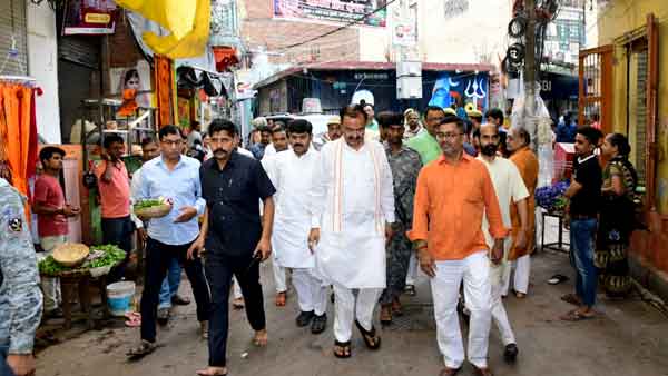 यूपी की जनता ने अखिलेश को भगा दिया 