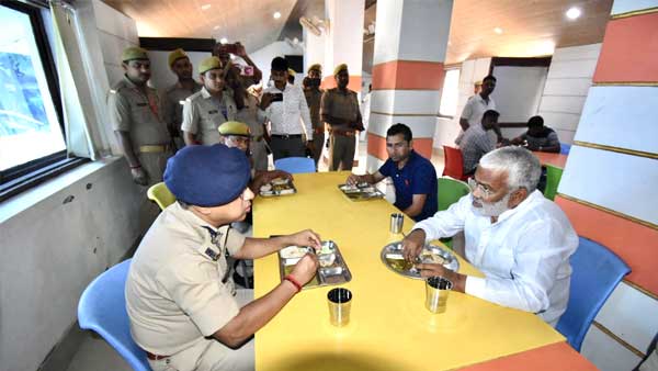 पांच बात का पालन करके रहें खुश पांच बात का पालन करके रहें खुश