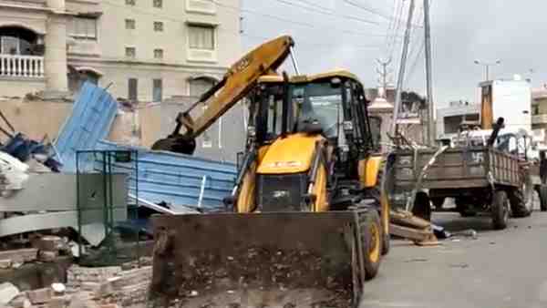 Varanasi News: Illegal construction of BJP leader Akhand Pratap Singh demolished Varanasi News: Illegal construction of BJP leader Akhand Pratap Singh demolished