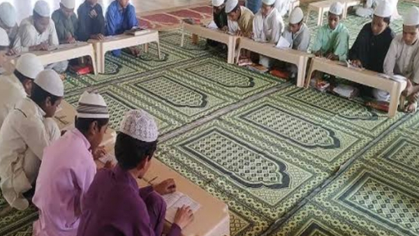अधिकारियों के संरक्षण में चल रहे फर्जी मदरसे !