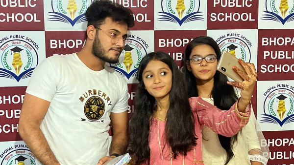 भोपाल में लोकेश आर्टिस्ट के नाम से फेमस