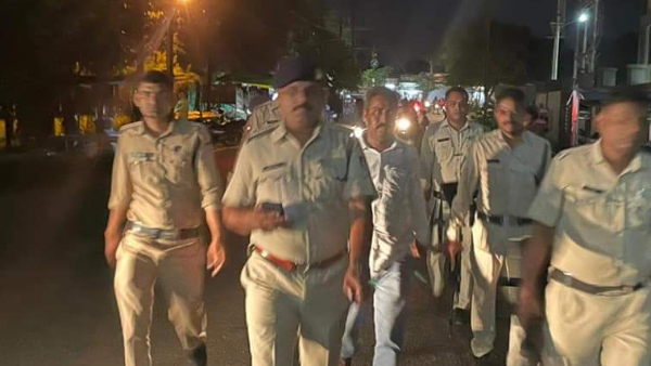 आगामी त्यौहार के दौरान सुरक्षा के मद्देनजर भोपाल पुलिस कर रही पैदल मार्च