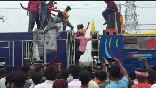 चल रहा था डांस कॉम्पिटिशन 