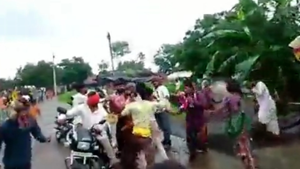आखिर क्यों महिला को निर्वस्त्र कर पीटा