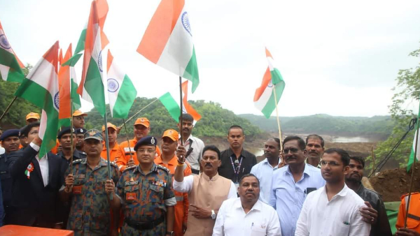 जल संसाधन मंत्री ने किया NDRF का सम्मान जल संसाधन मंत्री ने किया NDRF का सम्मान