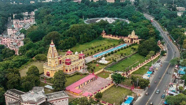 लक्ष्मी नारायण मंदिर बिरला में सजावट 