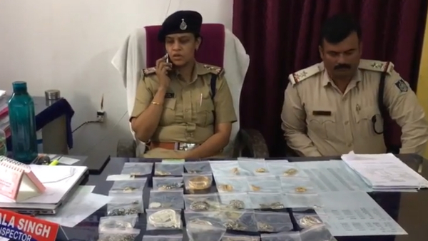 चोरी करके जमीन में गाड़ दिए थे जेवर चोरी करके जमीन में गाड़ दिए थे जेवर