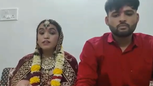 लड़की ने कहा कि हमारे दोस्तों परेशान न करें