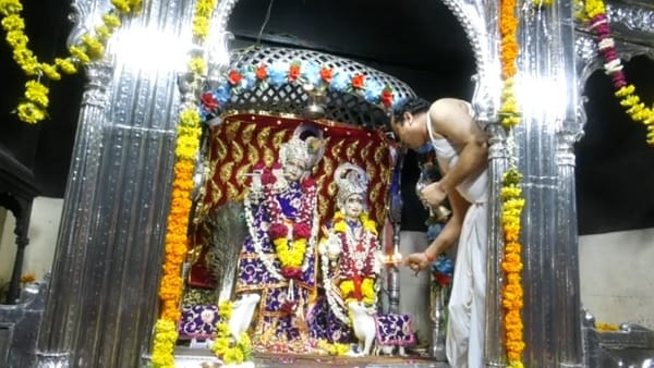 दो दिन मनाई जा रही जन्माष्टमी दो दिन मनाई जा रही जन्माष्टमी