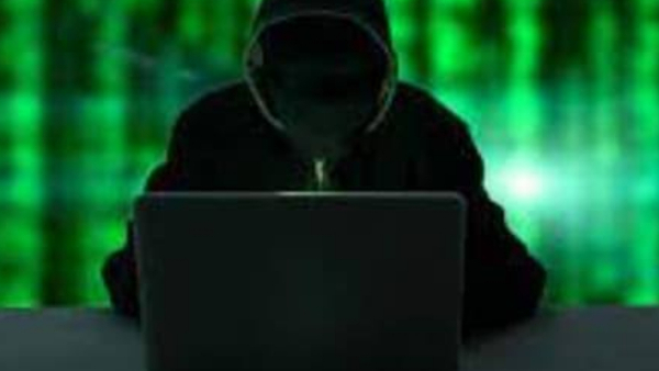 ब्लैकमेलर्स से इस तरह से रहें सावधान