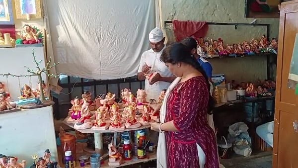 तैयार हो रही इको फ्रेंडली गणेश प्रतिमाएं 