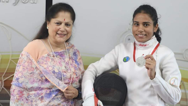 मध्य प्रदेश के खेल मंत्री ने किया सम्मानित मध्य प्रदेश के खेल मंत्री ने किया सम्मानित