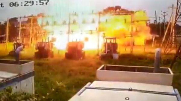 कर्मचारियों ने बताया बम की तरह फटी मशीन