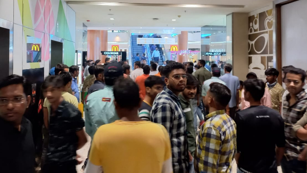 DB मॉल में बना अपना तफरी का माहौल