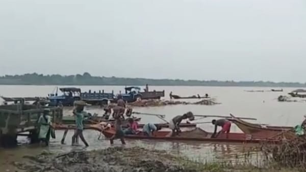 अवैध रेत खनन का दृश्य कुछ इस तरह 