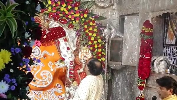 दो करोड़ के स्वर्ण आभूषणों से श्रृंगार