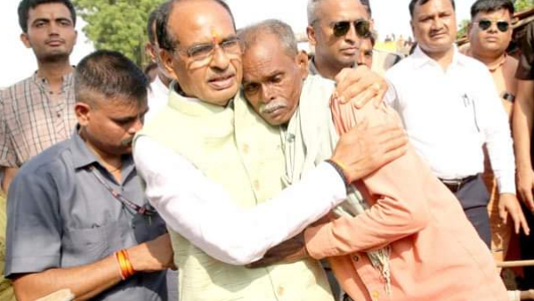 मवेशियों के लिए भी मुआवजा दिया जाएगा : CM मवेशियों के लिए भी मुआवजा दिया जाएगा : CM