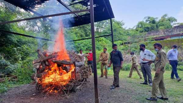 इन अधिकारियों की मौजुदगी में हुआ अंतिम संस्कार