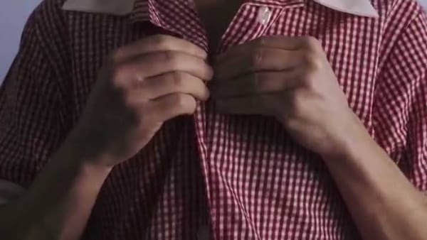 अंडर गारमेंट्स में 2 घंटे खड़ी रही छात्रा