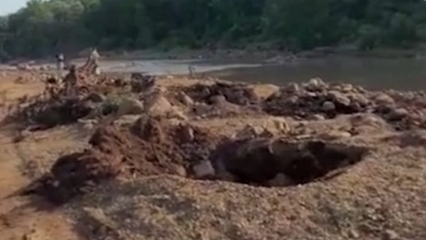 हीरों की उथली खदानों के लिए पहचाना जाता है यह इलाका हीरों की उथली खदानों के लिए पहचाना जाता है यह इलाका