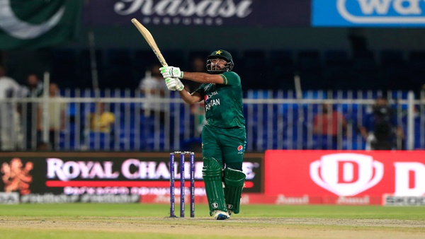 बाबर आजम को आउट कर मनाया जश्न