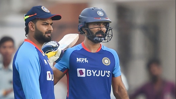 ऋषभ पंत को दिनेश कार्तिक की जगह आना होगा ऋषभ पंत को दिनेश कार्तिक की जगह आना होगा