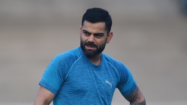 सोशल मीडिया पर वायरल हो रहा कोहली का वीडियो सोशल मीडिया पर वायरल हो रहा कोहली का वीडियो
