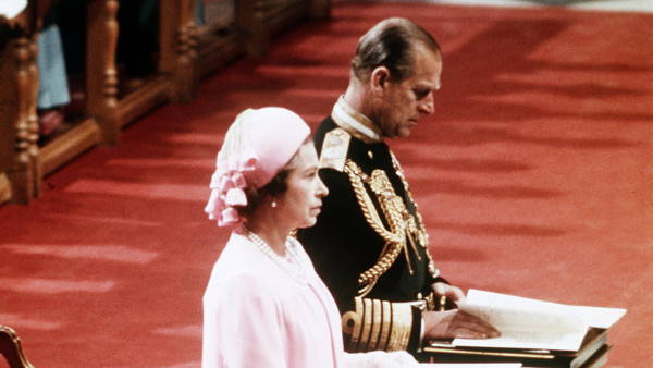 एलिजाबेथ बनी ताज की दावेदार नंबर-1