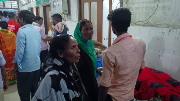 मरीज़ को वापस गांव ले आये परिजन