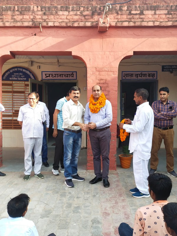 खुद के साथ-साथ भाई व बेटी भी टॉपर