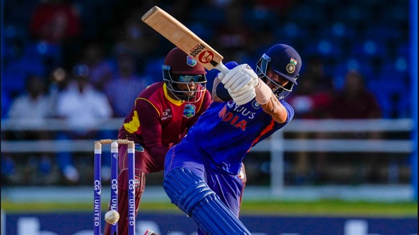 पंत, डीके, अक्षर खड़े हैं एक ही कतार में पंत, डीके, अक्षर खड़े हैं एक ही कतार में