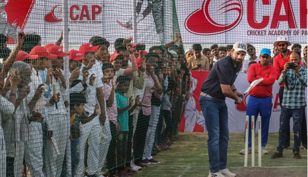 इरफान के सामने आया 'मारो मुझे मारो' इरफान के सामने आया 'मारो मुझे मारो'