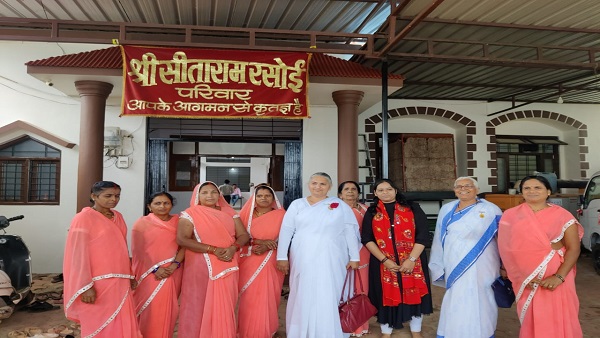 बीते 19 साल से सीताराम रसोई लगातार सेवा में जुटी है