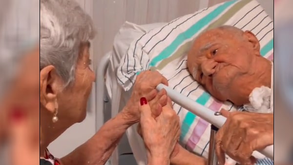 कोरोना में भी प्यार जिंदाबाद