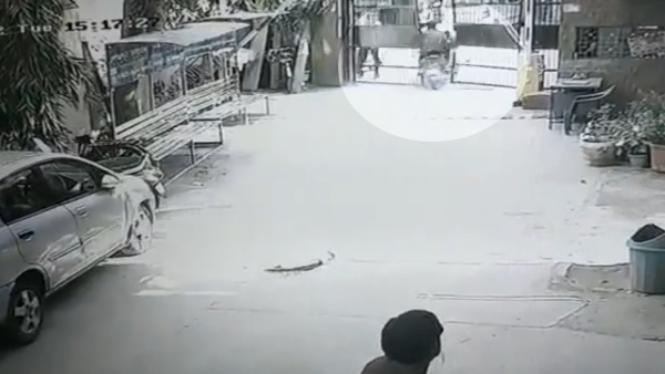 गार्ड की फुर्ती ने रोकी चोरों की स्पीड