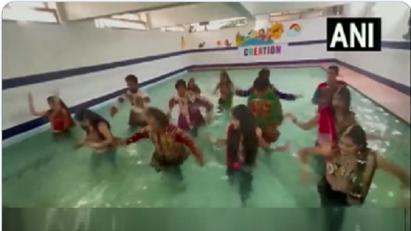 'क्रिएटिविटी के नाम पर कल्चर खत्म' 'क्रिएटिविटी के नाम पर कल्चर खत्म'