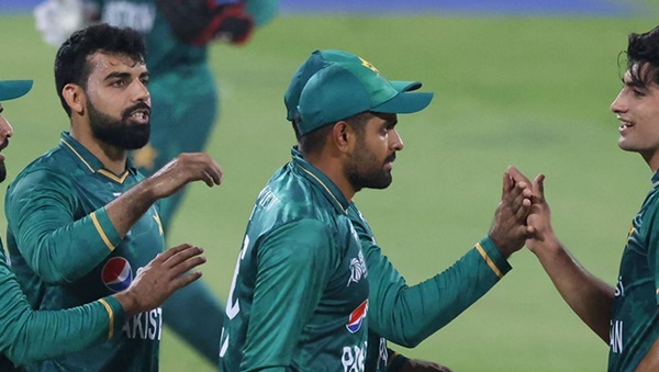 शादाब खान और मोहम्मद नवाज रहे मैच के हीरो