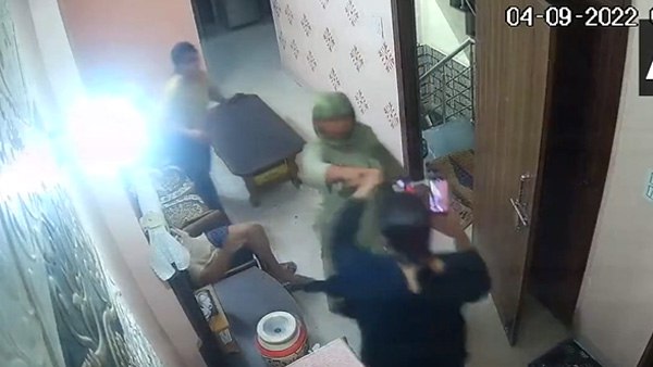 नोकझोंक के बाद जड़ दिए कई थप्पड़